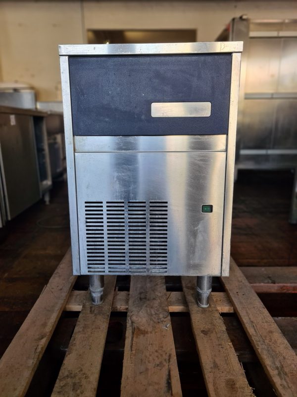 Gastro Eiswürfelmaschine AHT